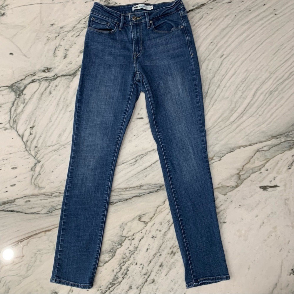 Levi's Women's Skinny Jeans Dark Wash Denim Stretch‎ Casual